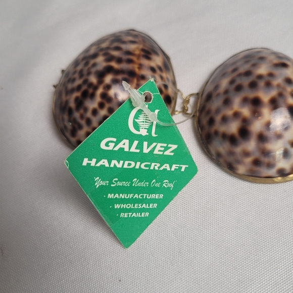 Vintage Sea Shell W/ Brass Tone Clasp Ring Trinket Box - Picture 6 of 8